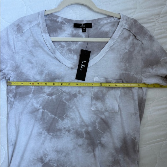 Lulu's Gray and White Short Sleeve T-Shirt - Picture 2 of 2